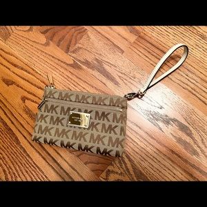Michael Kors wristlet NEW